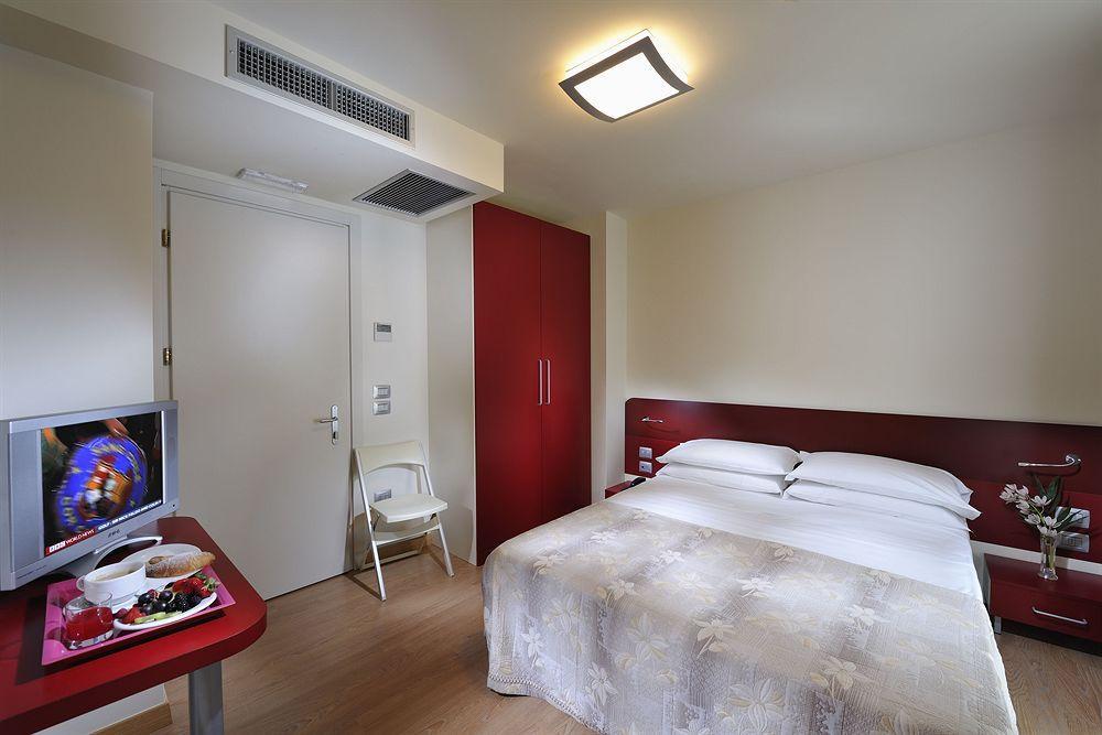 Hotel Pasha Lignano Sabbiadoro Ngoại thất bức ảnh
