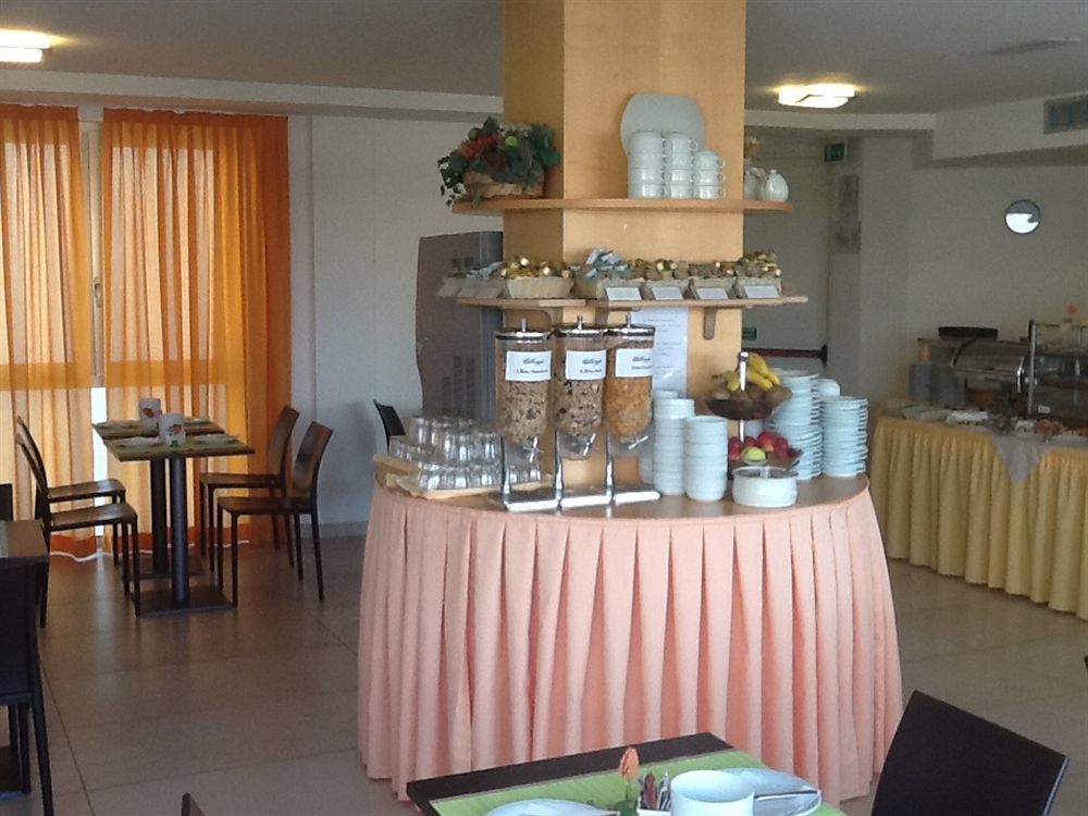 Hotel Pasha Lignano Sabbiadoro Ngoại thất bức ảnh