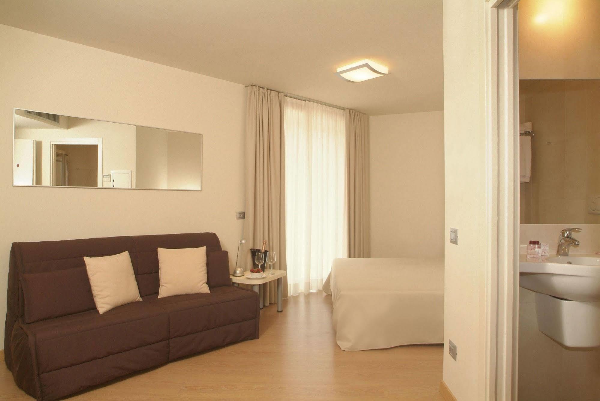 Hotel Pasha Lignano Sabbiadoro Ngoại thất bức ảnh