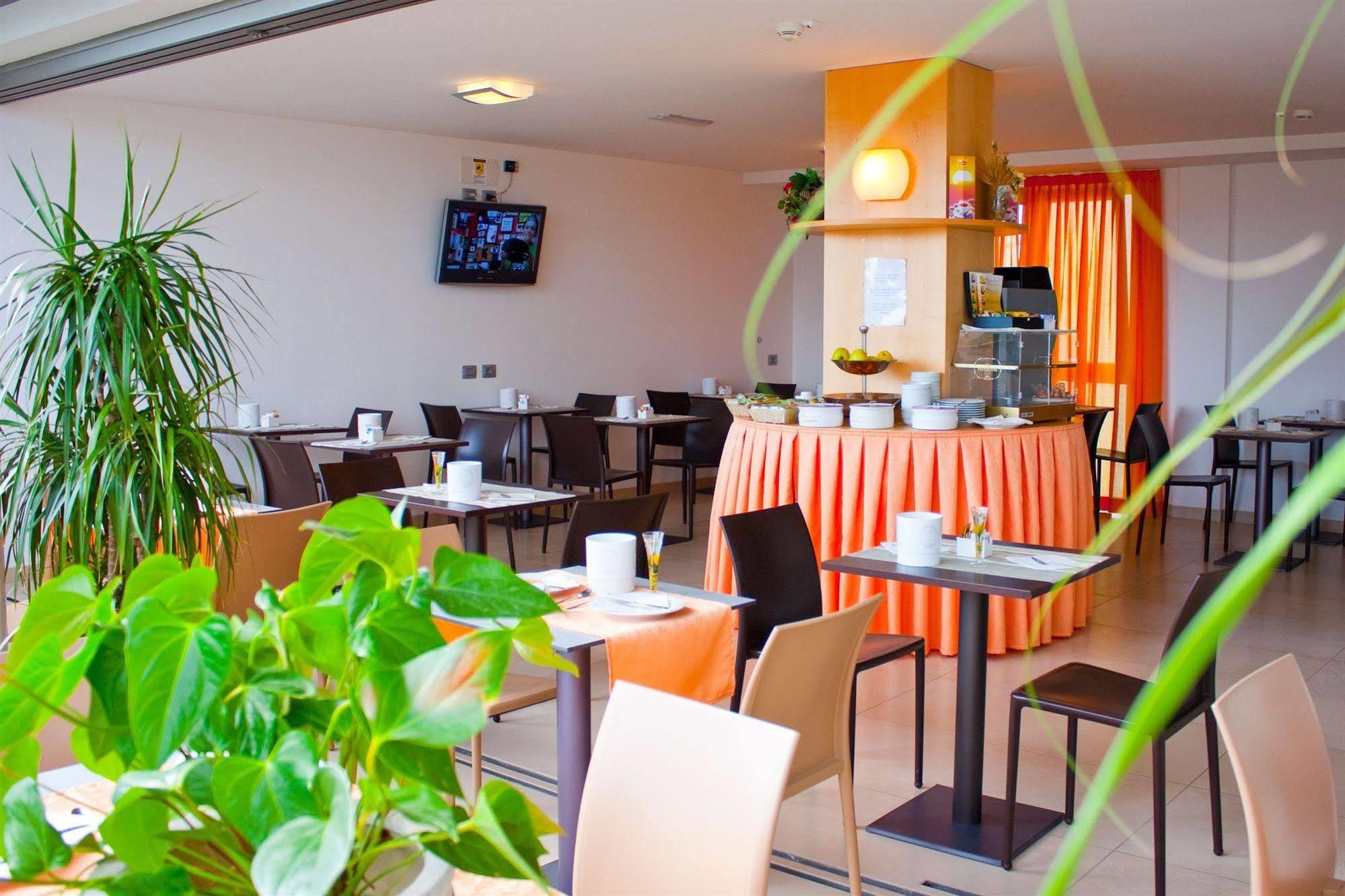 Hotel Pasha Lignano Sabbiadoro Ngoại thất bức ảnh