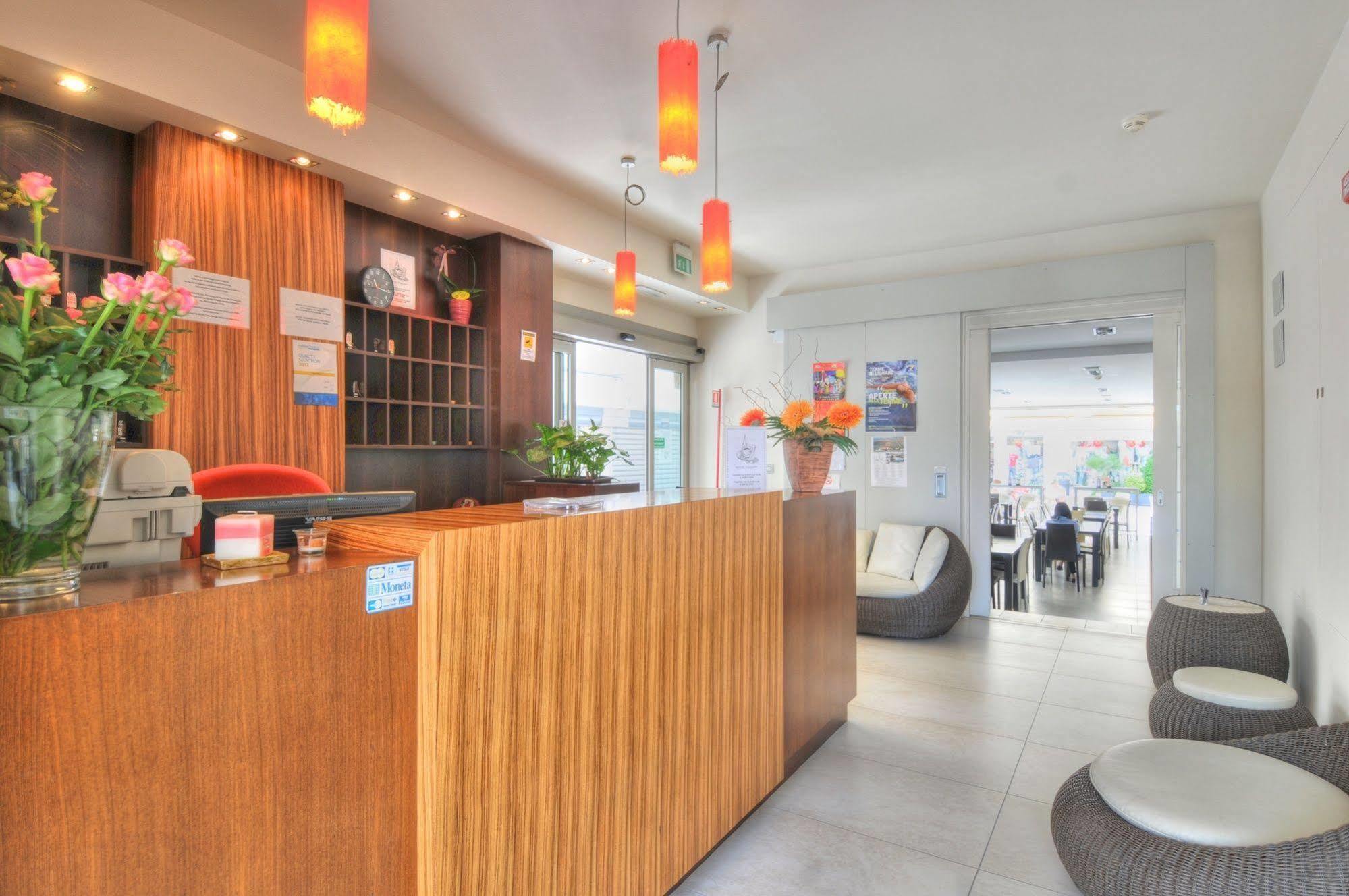 Hotel Pasha Lignano Sabbiadoro Ngoại thất bức ảnh